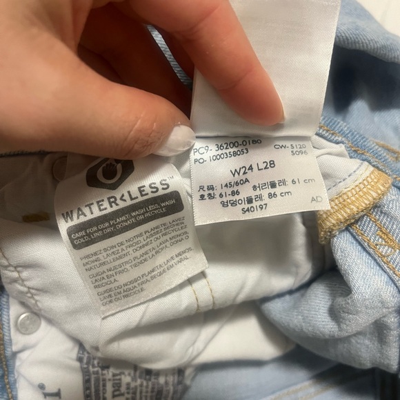 Levi’s Light Wash 501 | High Rise Straight Leg - Picture 6 of 6